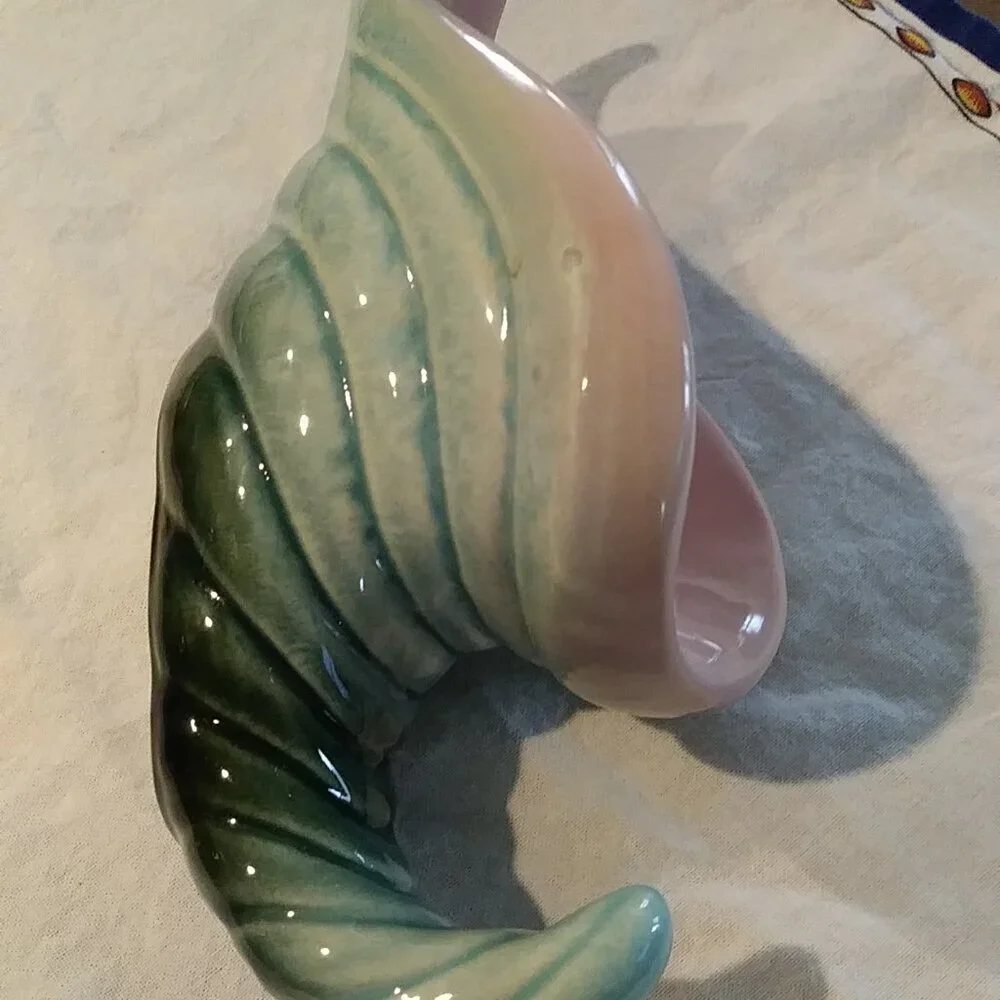 Vintage Regal Hull Pottery cornucopia vase/planter - Picture 11 of 11